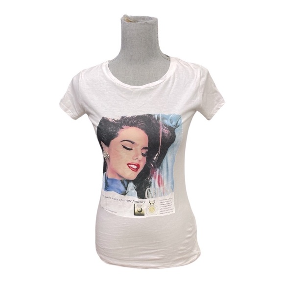 GUESS Women's Vintage Magazine Organic Cotton Short-Sleeve
Tee Size S - Picture 3 of 14